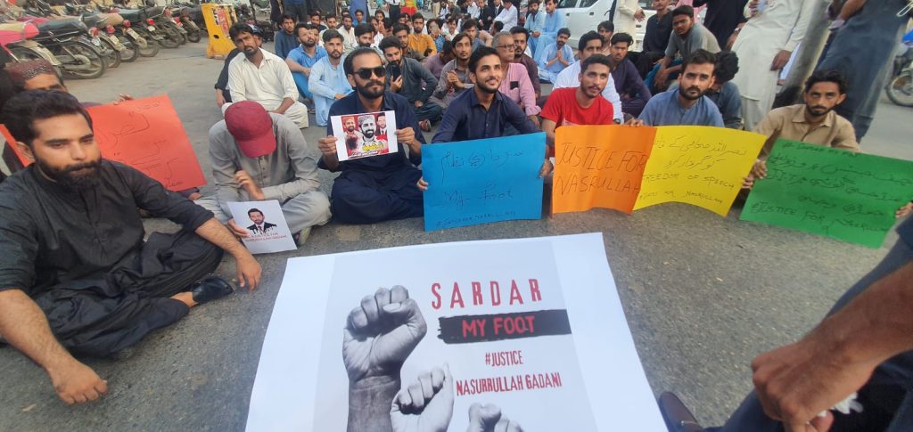 Protest against the killing of journalist Nasrullah Gadani, on May 24, 2024, at Karachi Press Club. Photo: Veengas